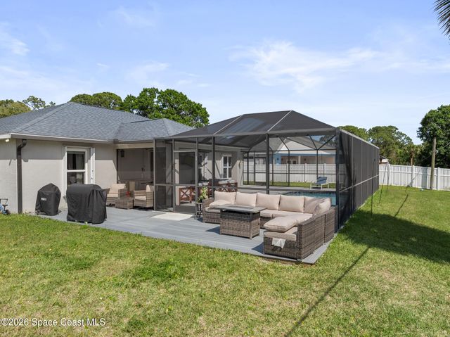 210 Pelican Drive NE, Palm Bay, FL 32907