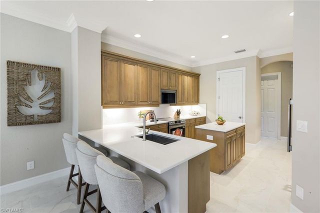 8810 Spinner Cove LN, Naples, FL 34120