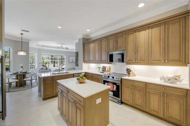 8810 Spinner Cove LN, Naples, FL 34120