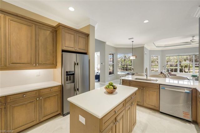 8810 Spinner Cove LN, Naples, FL 34120