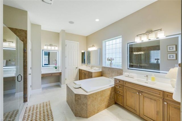 8810 Spinner Cove LN, Naples, FL 34120