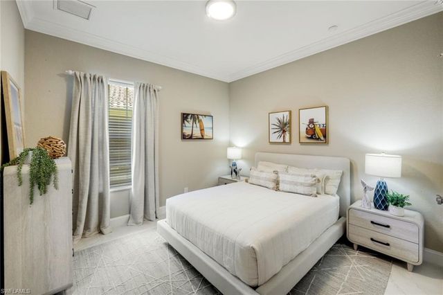 8810 Spinner Cove LN, Naples, FL 34120
