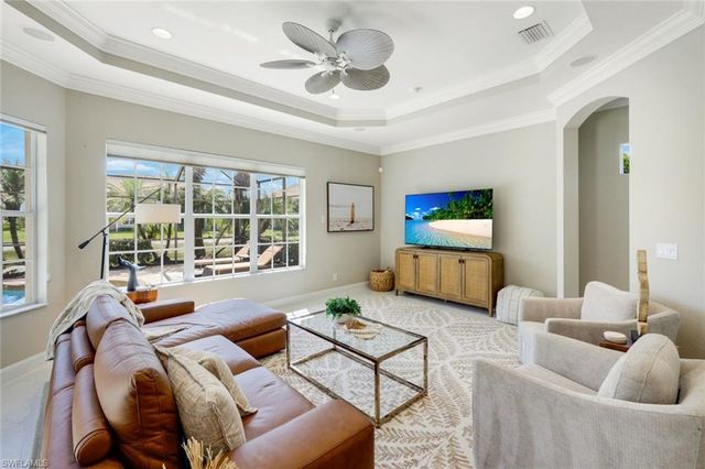 8810 Spinner Cove LN, Naples, FL 34120