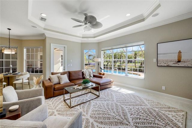 8810 Spinner Cove LN, Naples, FL 34120