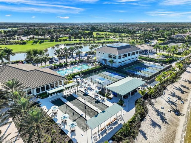 8810 Spinner Cove LN, Naples, FL 34120