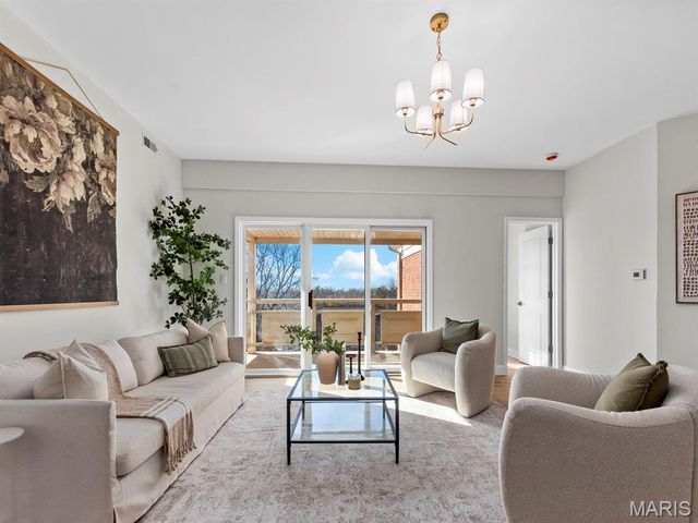 526 Sarah Lane 41, Creve Coeur, MO 63141