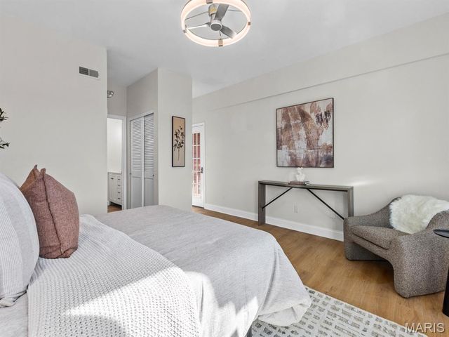 526 Sarah Lane 41, Creve Coeur, MO 63141