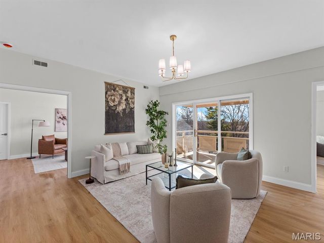 526 Sarah Lane 41, Creve Coeur, MO 63141