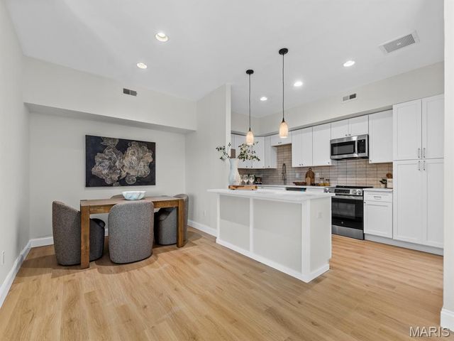 526 Sarah Lane 41, Creve Coeur, MO 63141