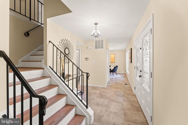 9719 CINNAMON CREEK DR, Vienna, VA 22182