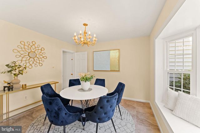 9719 CINNAMON CREEK DR, Vienna, VA 22182