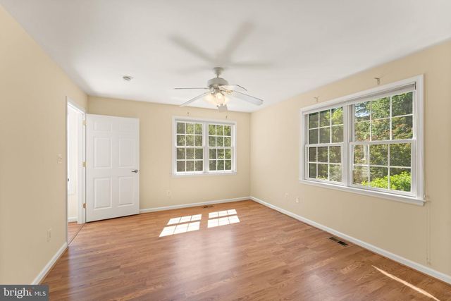 9719 CINNAMON CREEK DR, Vienna, VA 22182