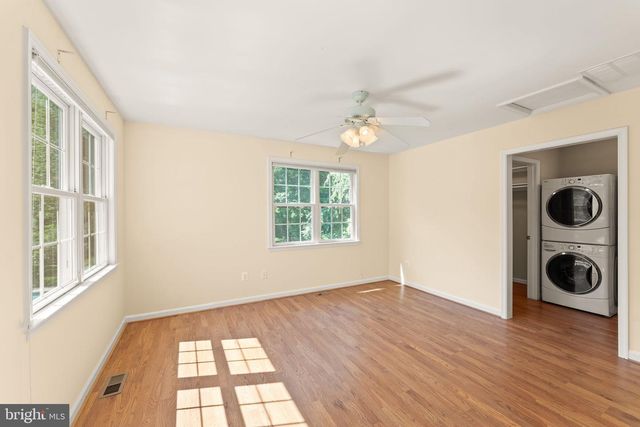 9719 CINNAMON CREEK DR, Vienna, VA 22182