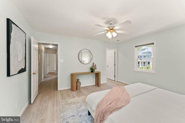 9719 CINNAMON CREEK DR, Vienna, VA 22182