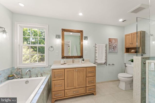 9719 CINNAMON CREEK DR, Vienna, VA 22182
