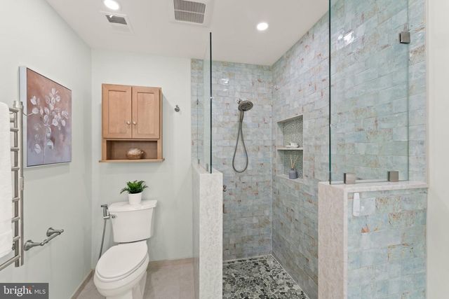 9719 CINNAMON CREEK DR, Vienna, VA 22182