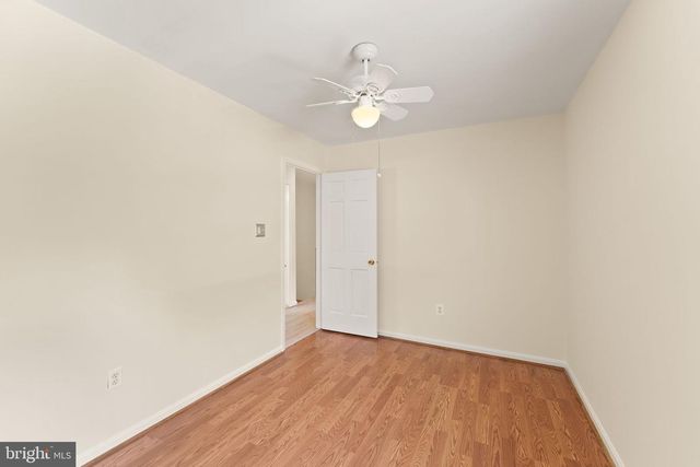 9719 CINNAMON CREEK DR, Vienna, VA 22182