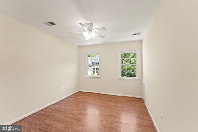 9719 CINNAMON CREEK DR, Vienna, VA 22182