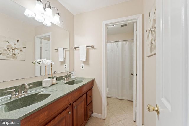9719 CINNAMON CREEK DR, Vienna, VA 22182
