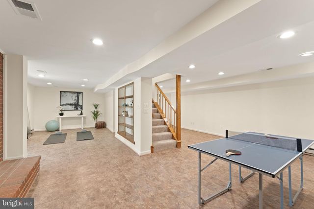 9719 CINNAMON CREEK DR, Vienna, VA 22182