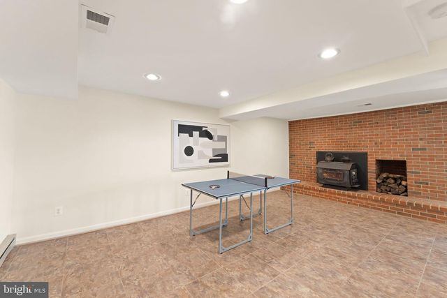 9719 CINNAMON CREEK DR, Vienna, VA 22182