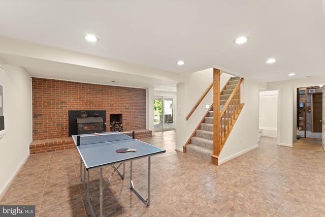 9719 CINNAMON CREEK DR, Vienna, VA 22182