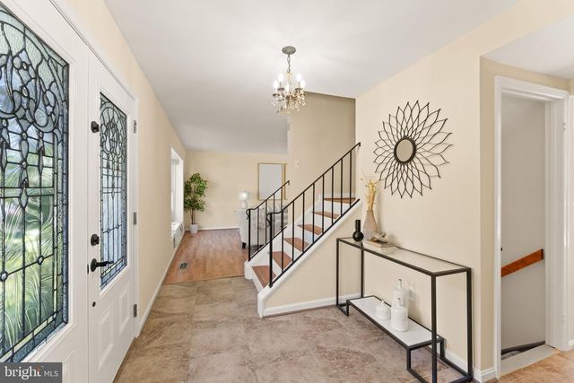 9719 CINNAMON CREEK DR, Vienna, VA 22182