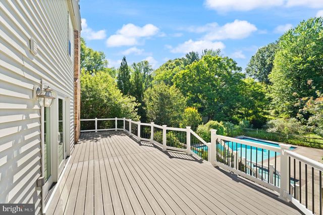 9719 CINNAMON CREEK DR, Vienna, VA 22182