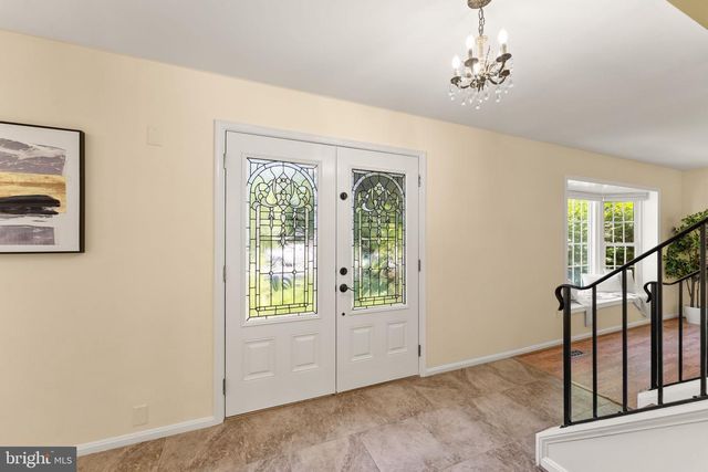 9719 CINNAMON CREEK DR, Vienna, VA 22182