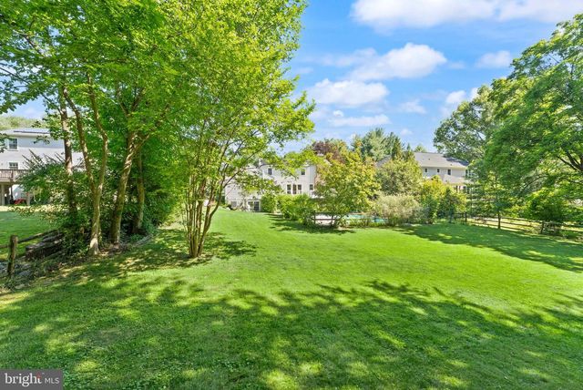 9719 CINNAMON CREEK DR, Vienna, VA 22182