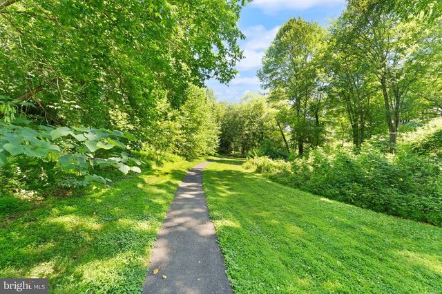 9719 CINNAMON CREEK DR, Vienna, VA 22182