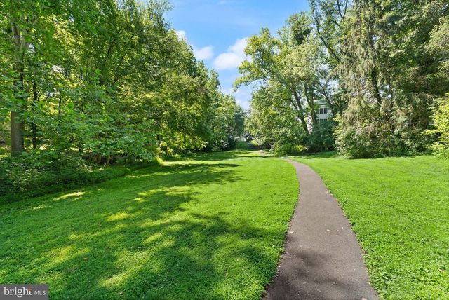 9719 CINNAMON CREEK DR, Vienna, VA 22182