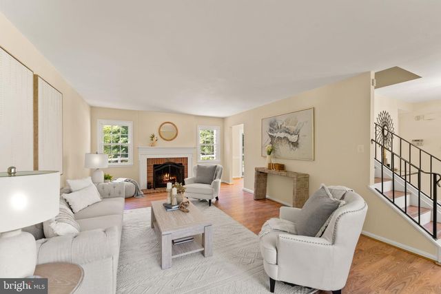 9719 CINNAMON CREEK DR, Vienna, VA 22182