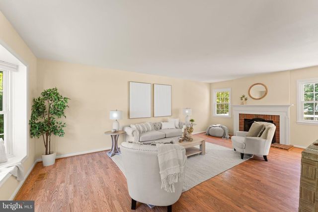 9719 CINNAMON CREEK DR, Vienna, VA 22182