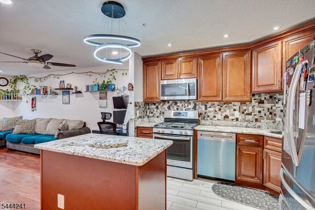 202 Prestwick Way, Edison Twp., NJ 08820
