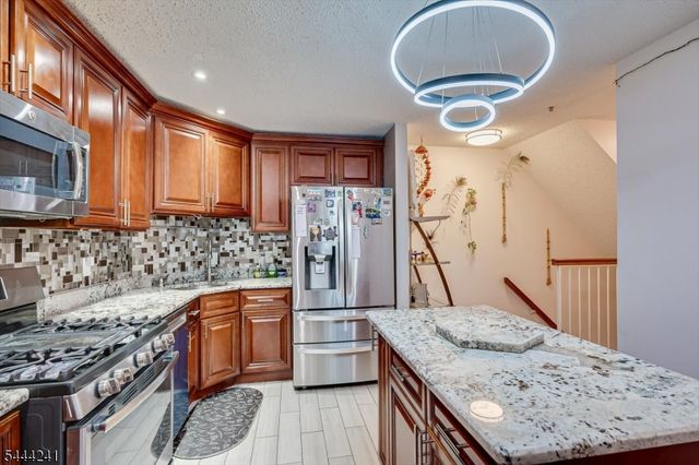 202 Prestwick Way, Edison Twp., NJ 08820