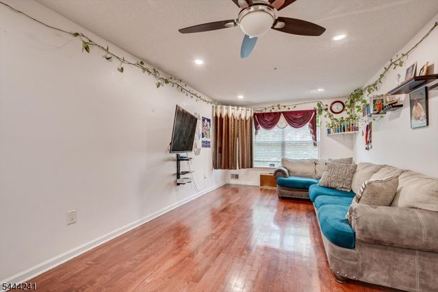 202 Prestwick Way, Edison Twp., NJ 08820