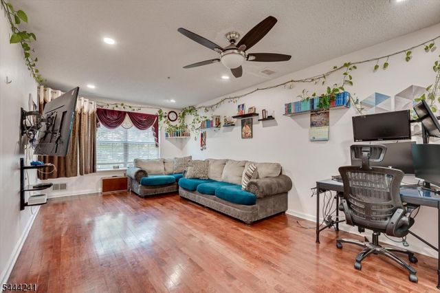 202 Prestwick Way, Edison Twp., NJ 08820
