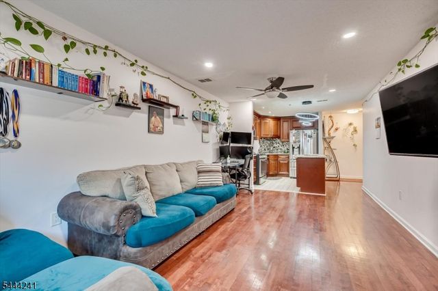 202 Prestwick Way, Edison Twp., NJ 08820
