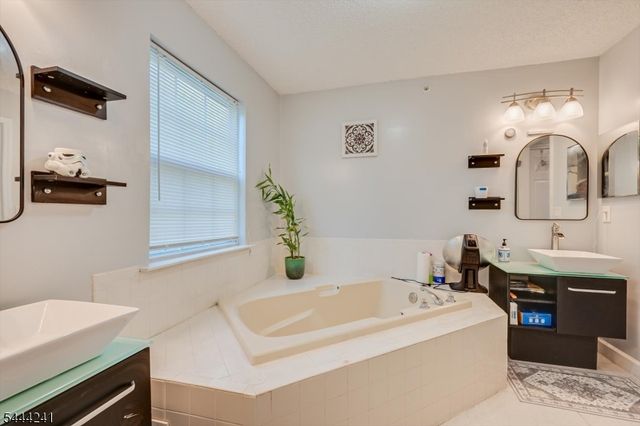202 Prestwick Way, Edison Twp., NJ 08820