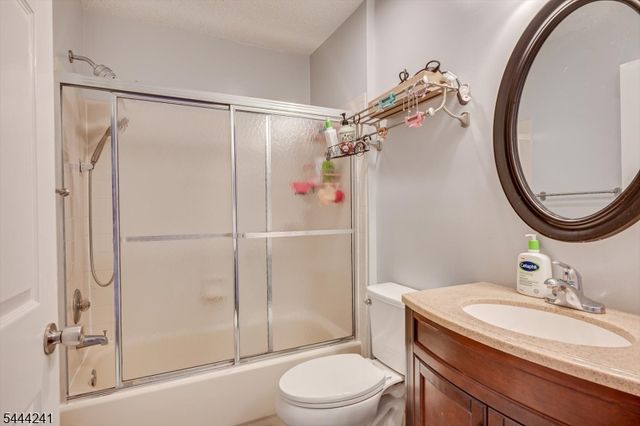 202 Prestwick Way, Edison Twp., NJ 08820