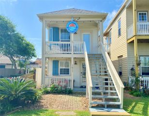 1611 Avenue N 1/2 2, Galveston, TX 77550