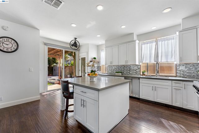 3009 Perry Ln, Tracy, CA 95377