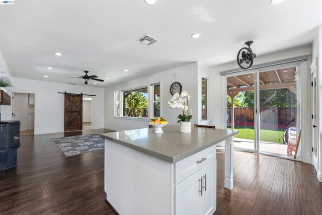 3009 Perry Ln, Tracy, CA 95377