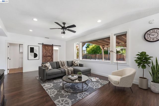 3009 Perry Ln, Tracy, CA 95377
