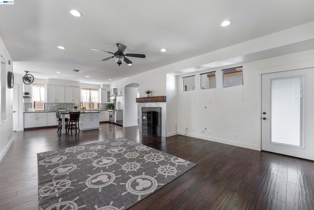 3009 Perry Ln, Tracy, CA 95377