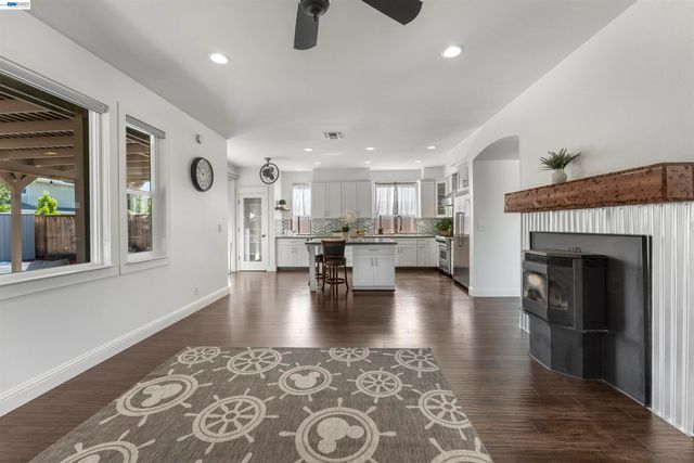 3009 Perry Ln, Tracy, CA 95377
