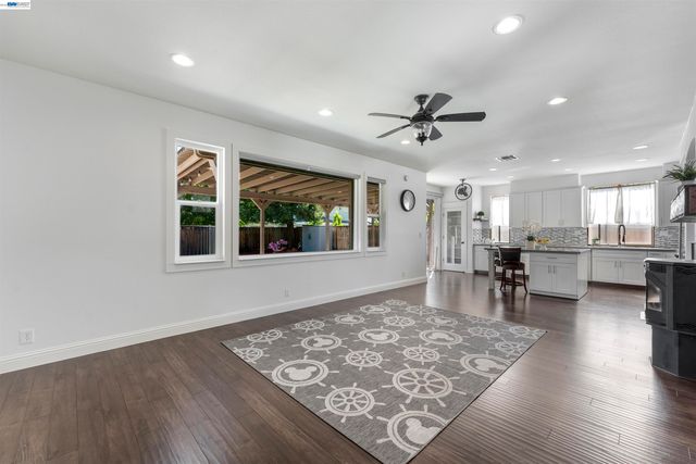 3009 Perry Ln, Tracy, CA 95377