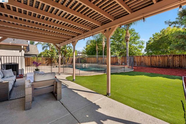 3009 Perry Ln, Tracy, CA 95377
