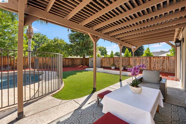 3009 Perry Ln, Tracy, CA 95377